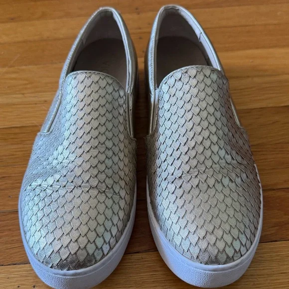 Vionic Gold Slip-On Women Shoes - Picture 6 of 8